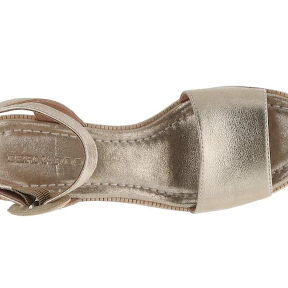 New in Box Bernardo Wedge Sandals - Picture 6 of 7